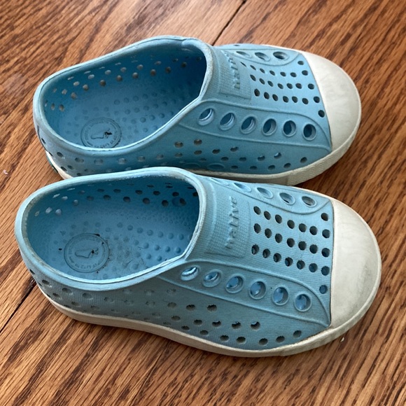 Native 4C baby blue slip on shoes - Picture 2 of 5